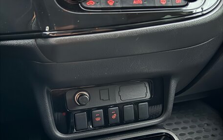 Mitsubishi Outlander III рестайлинг 3, 2017 год, 1 980 000 рублей, 15 фотография