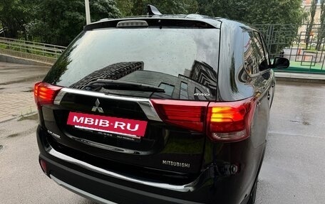Mitsubishi Outlander III рестайлинг 3, 2017 год, 1 980 000 рублей, 7 фотография