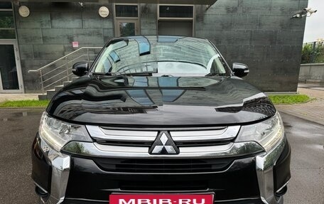 Mitsubishi Outlander III рестайлинг 3, 2017 год, 1 980 000 рублей, 6 фотография