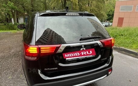 Mitsubishi Outlander III рестайлинг 3, 2017 год, 1 980 000 рублей, 5 фотография