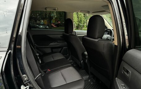 Mitsubishi Outlander III рестайлинг 3, 2017 год, 1 980 000 рублей, 18 фотография