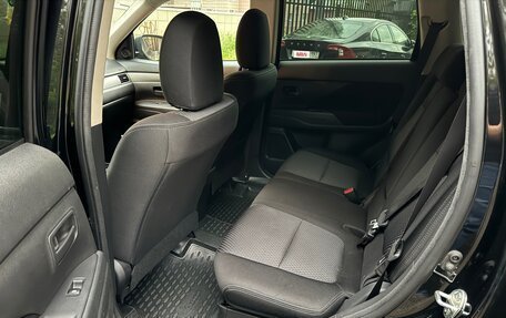 Mitsubishi Outlander III рестайлинг 3, 2017 год, 1 980 000 рублей, 28 фотография