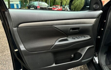 Mitsubishi Outlander III рестайлинг 3, 2017 год, 1 980 000 рублей, 26 фотография