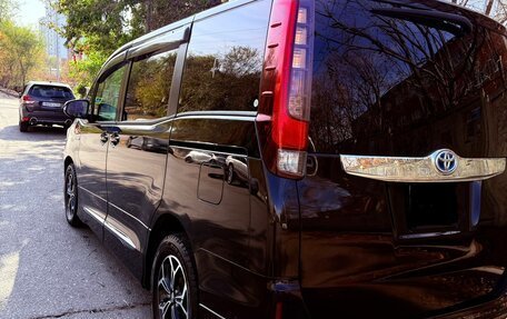 Toyota Noah III, 2015 год, 1 790 000 рублей, 4 фотография