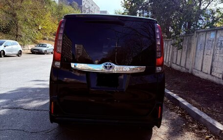 Toyota Noah III, 2015 год, 1 790 000 рублей, 5 фотография