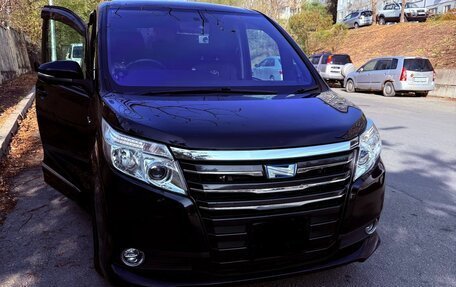 Toyota Noah III, 2015 год, 1 790 000 рублей, 8 фотография