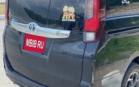 Toyota Noah III, 2015 год, 1 790 000 рублей, 10 фотография