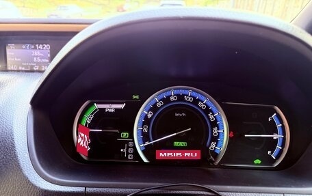 Toyota Noah III, 2015 год, 1 790 000 рублей, 2 фотография