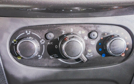 Renault Sandero II рестайлинг, 2015 год, 749 000 рублей, 19 фотография