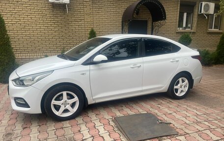 Hyundai Solaris II рестайлинг, 2017 год, 930 000 рублей, 3 фотография