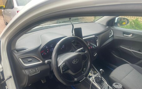 Hyundai Solaris II рестайлинг, 2017 год, 930 000 рублей, 16 фотография