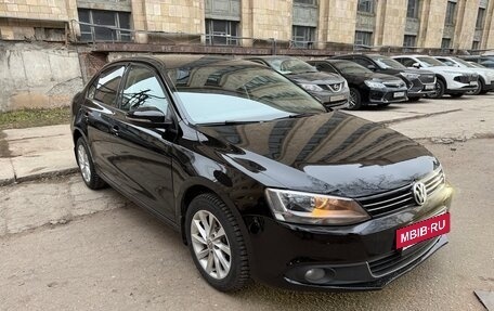 Volkswagen Jetta VI, 2013 год, 930 000 рублей, 3 фотография
