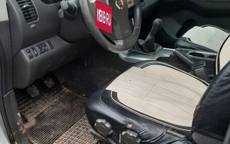 Nissan Navara (Frontier), 2010 год, 700 000 рублей, 8 фотография