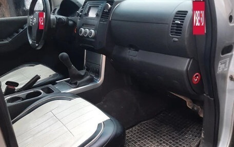 Nissan Navara (Frontier), 2010 год, 700 000 рублей, 10 фотография