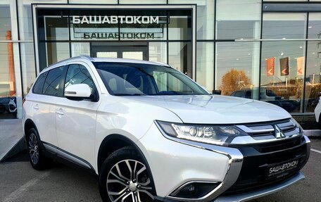 Mitsubishi Outlander III рестайлинг 3, 2018 год, 1 990 000 рублей, 3 фотография