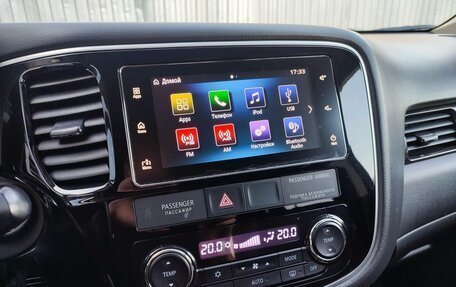 Mitsubishi Outlander III рестайлинг 3, 2018 год, 1 990 000 рублей, 10 фотография