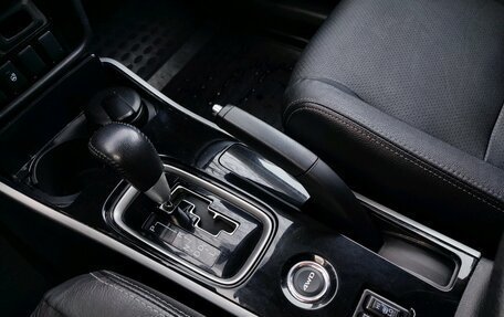 Mitsubishi Outlander III рестайлинг 3, 2018 год, 1 990 000 рублей, 13 фотография