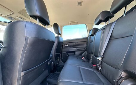 Mitsubishi Outlander III рестайлинг 3, 2018 год, 1 990 000 рублей, 17 фотография