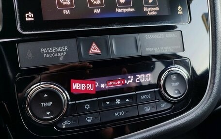 Mitsubishi Outlander III рестайлинг 3, 2018 год, 1 990 000 рублей, 11 фотография