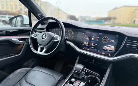 Volkswagen Touareg III, 2018 год, 4 999 999 рублей, 6 фотография