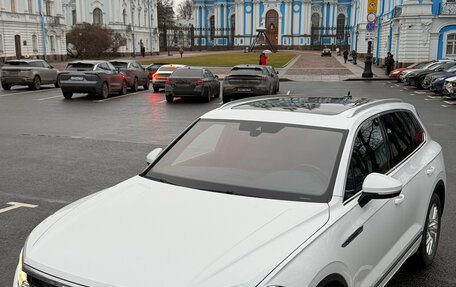 Volkswagen Touareg III, 2018 год, 4 999 999 рублей, 2 фотография