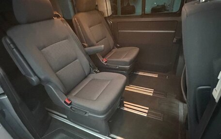 Volkswagen Multivan T5, 2005 год, 1 500 000 рублей, 3 фотография