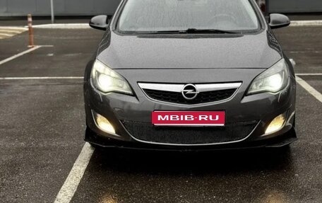 Opel Astra J, 2012 год, 570 000 рублей, 1 фотография