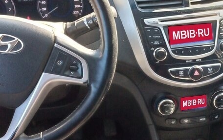 Hyundai Solaris II рестайлинг, 2011 год, 700 000 рублей, 1 фотография