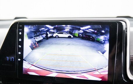 Toyota C-HR I рестайлинг, 2017 год, 1 815 000 рублей, 14 фотография