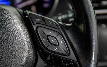 Toyota C-HR I рестайлинг, 2017 год, 1 815 000 рублей, 11 фотография