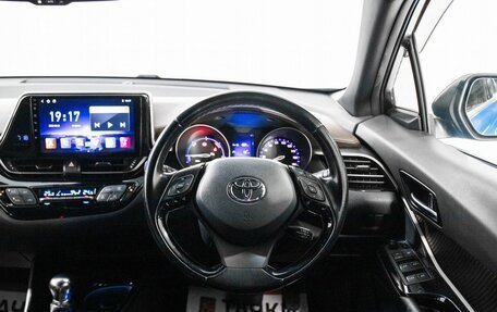 Toyota C-HR I рестайлинг, 2017 год, 1 815 000 рублей, 9 фотография