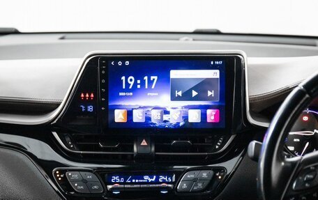 Toyota C-HR I рестайлинг, 2017 год, 1 815 000 рублей, 12 фотография