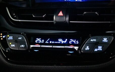 Toyota C-HR I рестайлинг, 2017 год, 1 815 000 рублей, 15 фотография