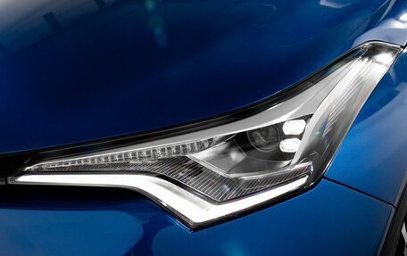 Toyota C-HR I рестайлинг, 2017 год, 1 815 000 рублей, 21 фотография