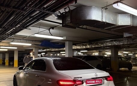 Mercedes-Benz E-Класс, 2022 год, 6 500 000 рублей, 3 фотография