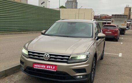 Volkswagen Tiguan II, 2018 год, 2 300 000 рублей, 1 фотография
