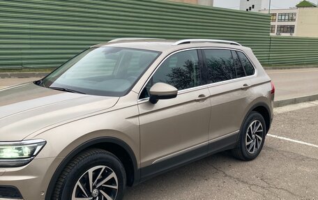 Volkswagen Tiguan II, 2018 год, 2 300 000 рублей, 2 фотография