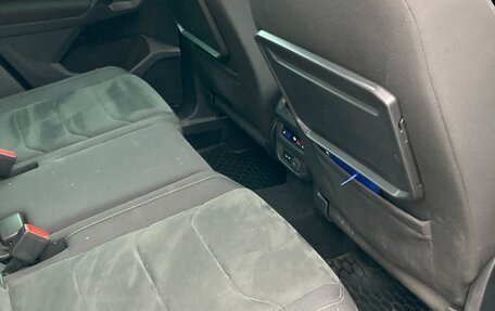 Volkswagen Tiguan II, 2018 год, 2 300 000 рублей, 10 фотография