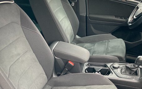 Volkswagen Tiguan II, 2018 год, 2 300 000 рублей, 11 фотография