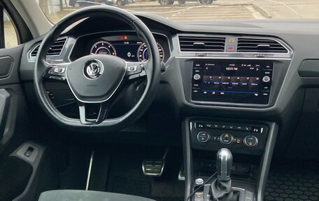 Volkswagen Tiguan II, 2018 год, 2 300 000 рублей, 13 фотография