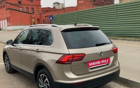 Volkswagen Tiguan II, 2018 год, 2 300 000 рублей, 3 фотография