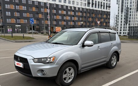 Mitsubishi Outlander III рестайлинг 3, 2010 год, 1 200 000 рублей, 2 фотография