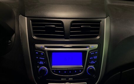 Hyundai Solaris II рестайлинг, 2011 год, 640 000 рублей, 13 фотография