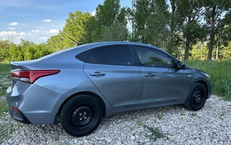 Hyundai Solaris II рестайлинг, 2017 год, 800 000 рублей, 3 фотография