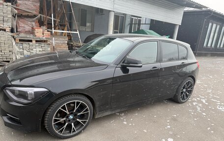 BMW 1 серия, 2011 год, 1 300 000 рублей, 2 фотография