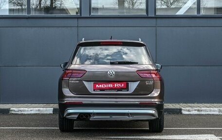 Volkswagen Tiguan II, 2017 год, 2 399 000 рублей, 2 фотография
