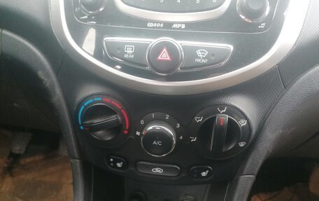 Hyundai Solaris II рестайлинг, 2012 год, 267 500 рублей, 7 фотография