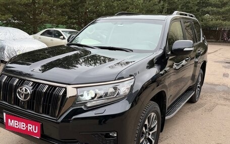 Toyota Land Cruiser Prado 150 рестайлинг 2, 2021 год, 8 000 000 рублей, 1 фотография