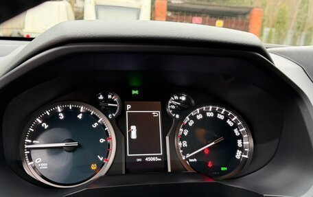 Toyota Land Cruiser Prado 150 рестайлинг 2, 2021 год, 8 000 000 рублей, 9 фотография