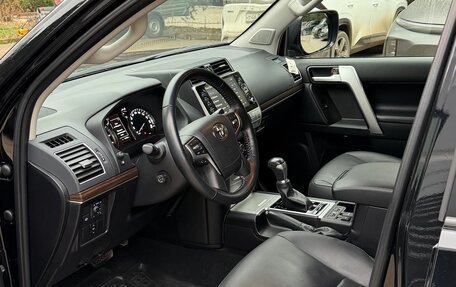 Toyota Land Cruiser Prado 150 рестайлинг 2, 2021 год, 8 000 000 рублей, 7 фотография